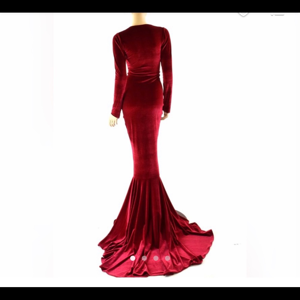 Women’s Plush Red Velvet trumpet Gown
